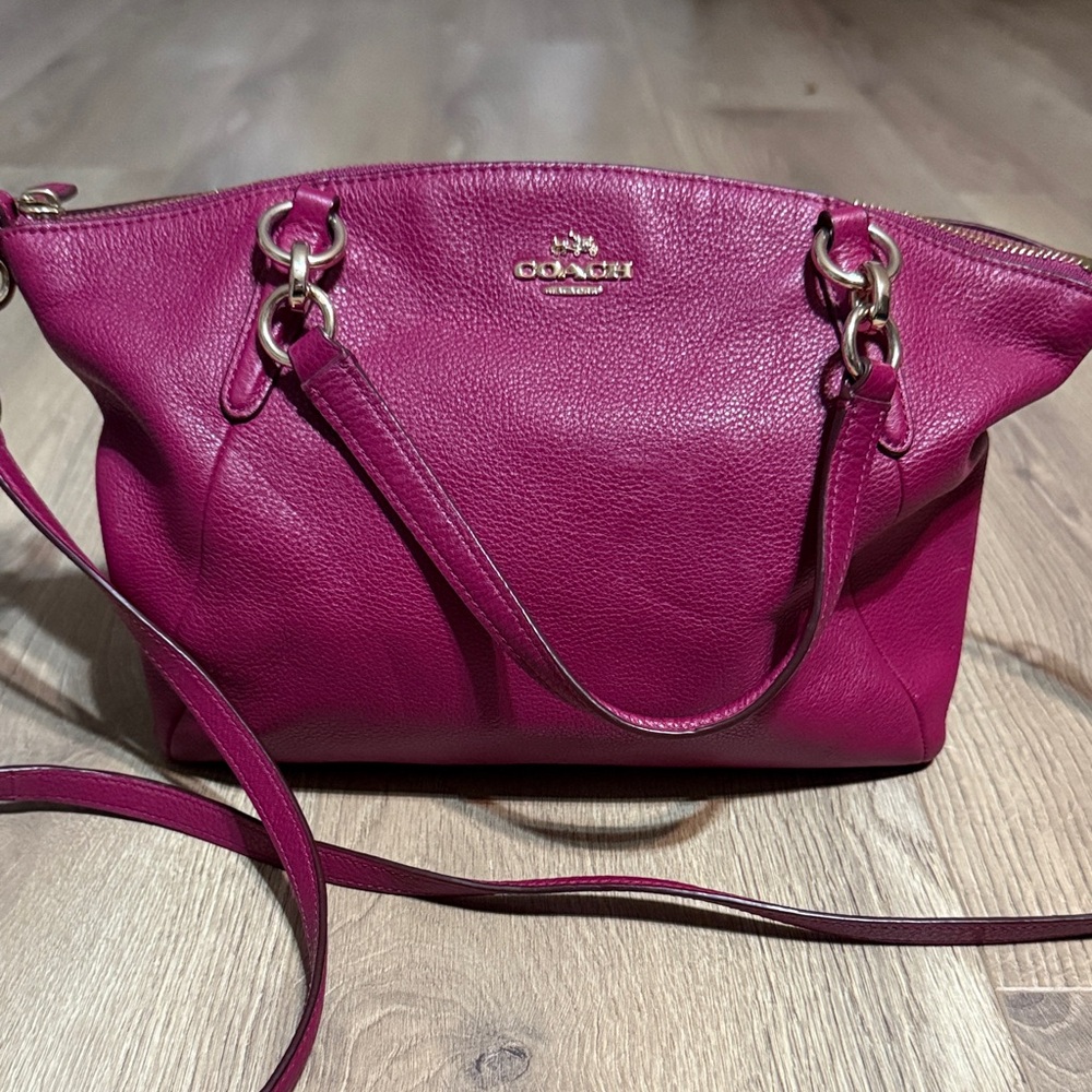 Coach Women's Fuchsia Leather Shoulder Bag